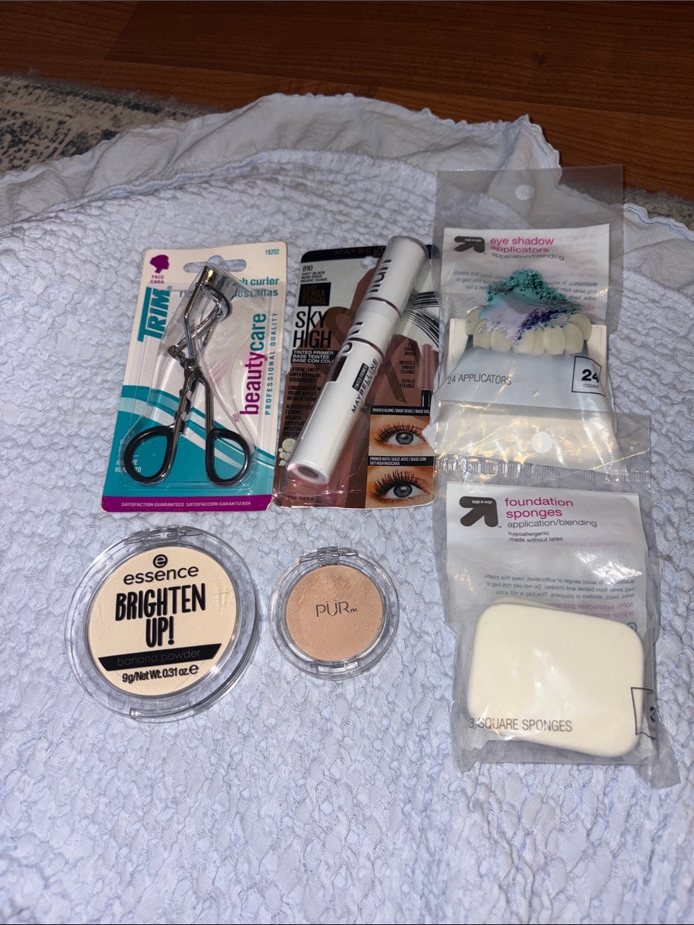 Assorted Women’s Makeup Kit by in Neutral/White
